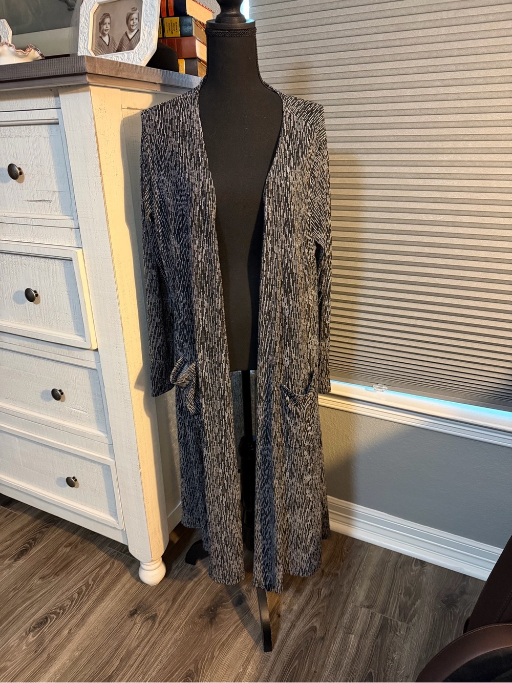 🎁LuLaRoe Long Open-Front Cardigan - Black & white size large